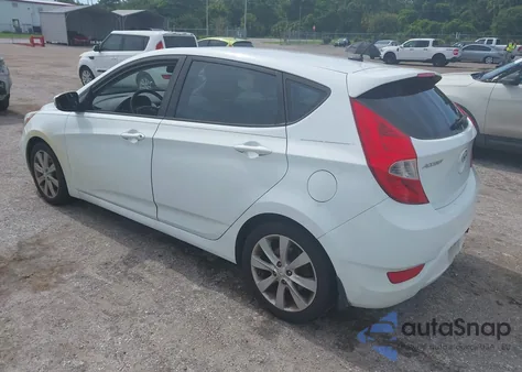 2013 Hyundai Accent Se z USA, uszkodzony, nr VIN KMHCU5AEXDU108550